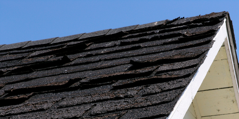 How to Choose Between Roof Repairs and Replacement